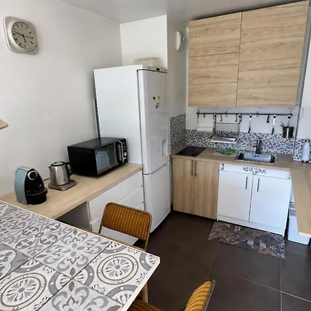 Penthouse Vue Sur Canal Et 2 Pieces Apartment Paris